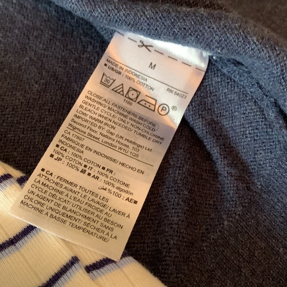 ✨ SALE 2/$15 ✨ GAP| fitted button cardigan - Picture 6 of 6